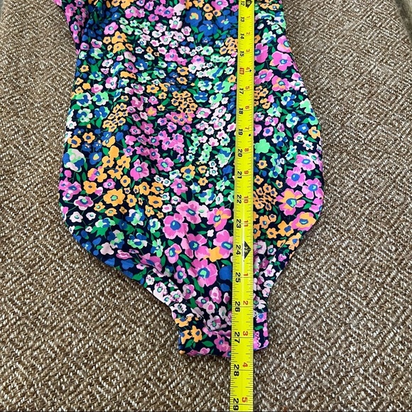 J Crew Women's One Piece Swimsuit Shelf Bra Plunge Neck Floral Ruches Sz S Beach - Picture 12 of 12